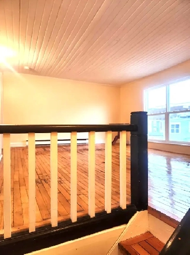 Small 1 Bedroom Apartment Downtown, No Pets, Text to View