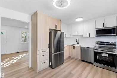 FULLY RENOVATED 3 bed / 2 bath townhouse - 160 Habitat CR NW
