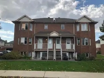 Sunny, spacious 4 1/2 apt in plateau with 5 appliances Oct 1st