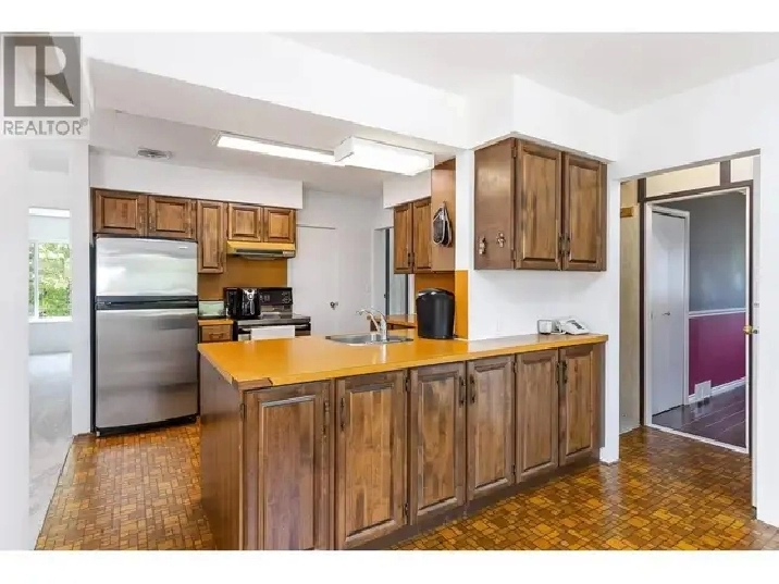 2 bedroom suite, available OCT