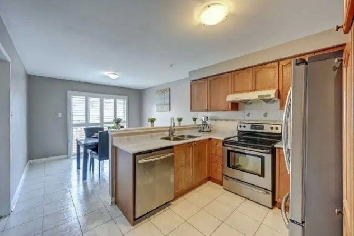 room available immediately in single/shared