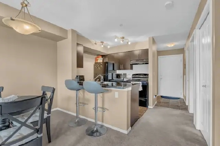 2 bedroom, 1 W/R, insuite laundry with 1 parking in Cosy area