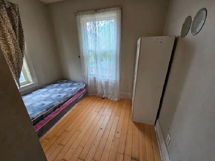 ROOM FOR RENT Weston/Lawrence
