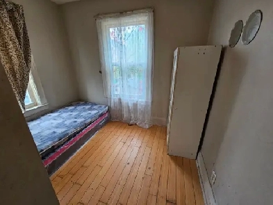 ROOM FOR RENT Weston/Lawrence