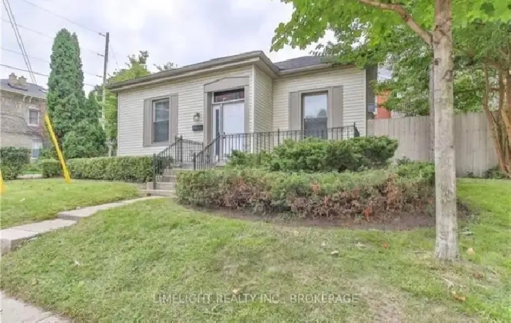 4 bdrm bungalow for rent - Downtown - $2500 avail immediately