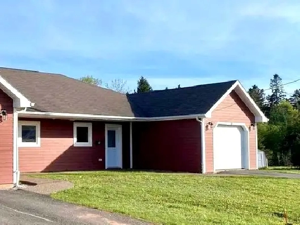 Spacious 2-Bed, 1.5-Bath Duplex with a single garage