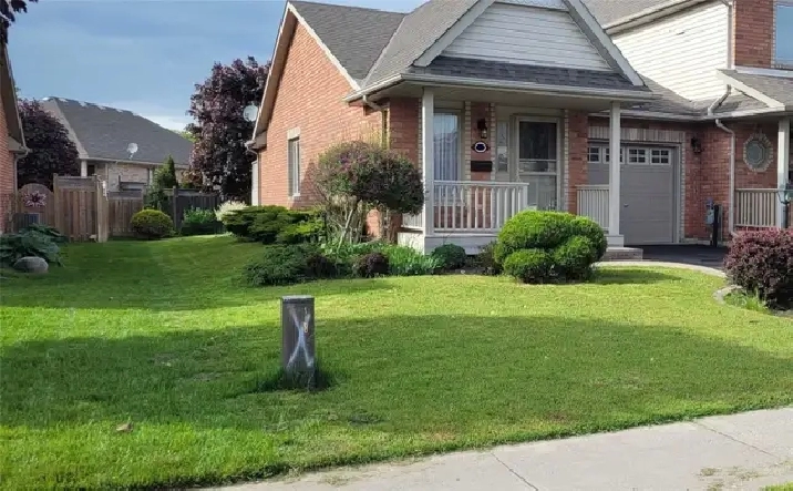 Beautiful 2 Bedroom Townhouse Bungalow for Lease in Belleville