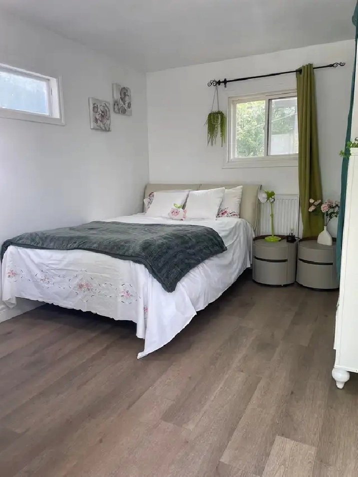 Furnished Room for Rent - Near Lansdowne Subway - $950