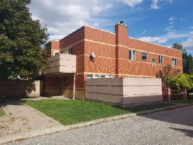 Large Executive 2bdrm 2bath Walkout Condo. $1750/m  Avail Dec 1