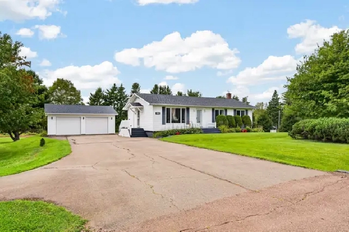 Bungalow with Double Car Garage on a  2.33 acres lot !