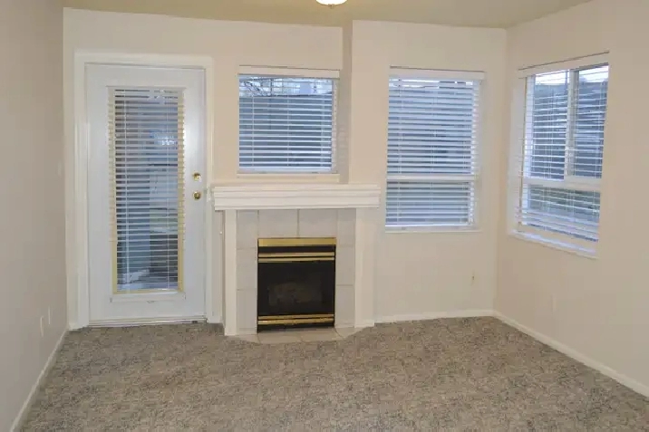 $1650/1200ft²/two bedroom/two full bathroom downtown Maple Ridge