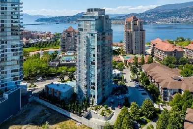DOWNTOWN CONDO - VIEWS, SPACE, PRIVACY PARKING! 1504 1151 Sunset