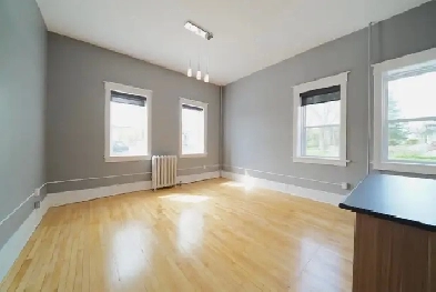 Pet Friendly 1 Bedroom - 465 Beresford Avenue - South Osbourne