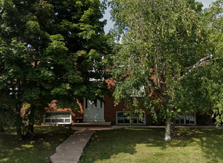2 Bdrm Apt steps to Downtown Whitby