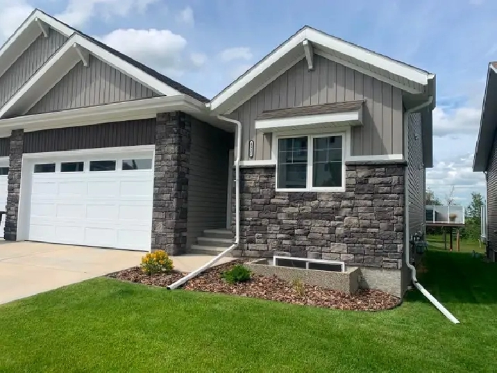 Brand New Luxury Bungalow Duplex – Lacombe