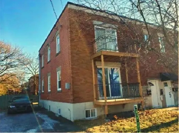 Beau logement avec cour arrière, Longueuil, 1/11/2026