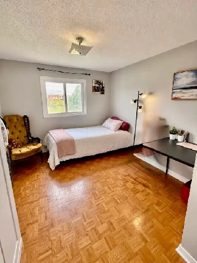 Private Bedroom for Rent - Spacious Etobicoke Home