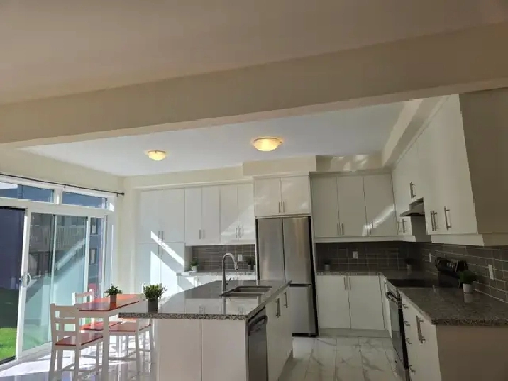 1 bedroom 1 washroom in 4 bedroom new home midhurst springwater