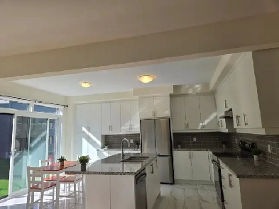 1 bedroom 1 washroom in 4 bedroom new home midhurst springwater