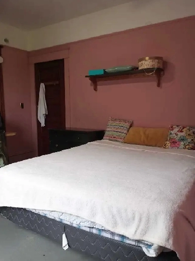 Master bedroom for rent