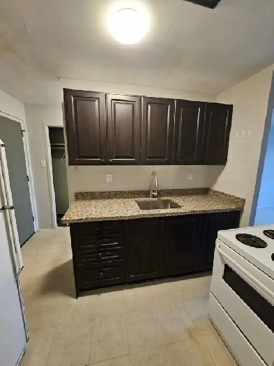 Apartment for Rent in Port Credit – Prime Location