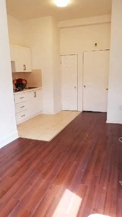 Toronto Bachelor Studio Apt Availabel Now Utility Inclusive