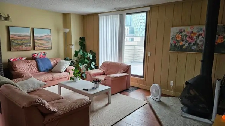 FURNISHED ROOMS FOR FEMALE POST-GRAD STUDENTS  -FOOTHILLS HOSPTL