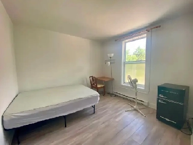 Laval chambre à louer/room for rent