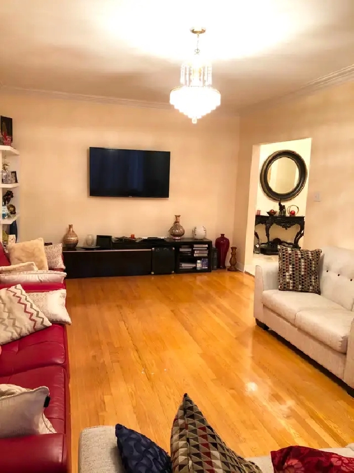 Nice clean 6 1/2 with driveway, basement, backyard for Rent
