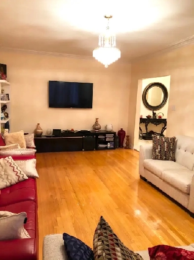 Nice clean 6 1/2 with driveway, basement, backyard for Rent