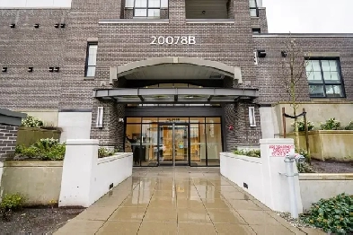 Spacious 952 Sq Ft 2 Bed   2 Bath Corner Condo