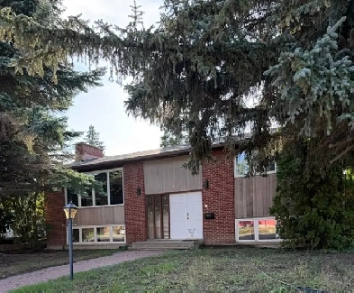 Spacious and bright 2 bedroom main floor-River Heights location