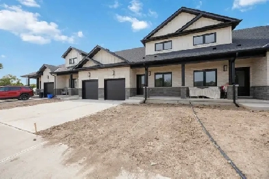 3-bedroom 4-bathroom townhome in Corunna for rent!