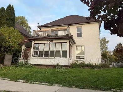 Newly Reno'd 3 Bed, 1 Bath Main Floor - 108 Banning St - $2000/m