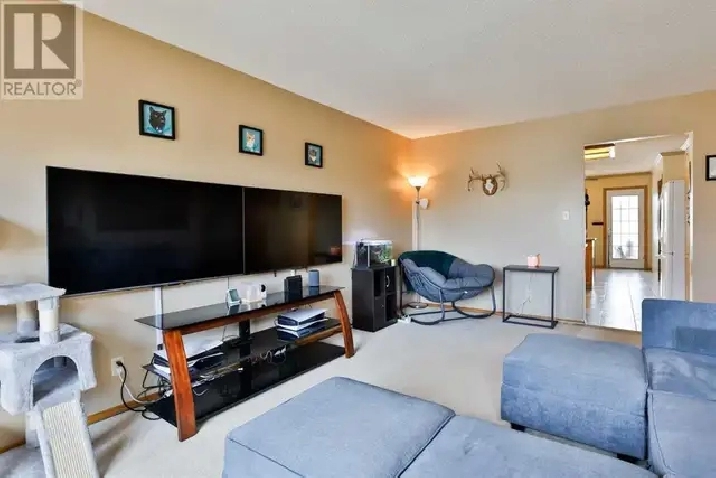 3 Bed 2 Bath Main Floor for Rent - Heritage Area, Lethbridge