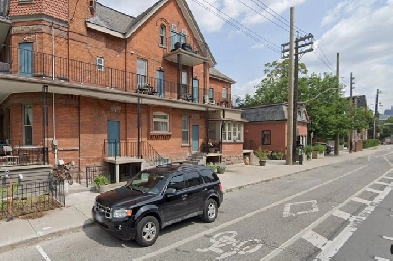 Studio Apartment at Bathurst & Harbord — $1,200, Utilities Inclu