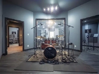 Professional Sound Studio   3 Months Rent Free 259