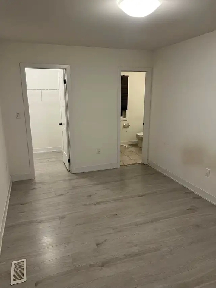 Room for rent in Barrie now available