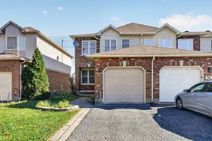 Town house for rent .49 Grenadier Way Nepean, ON K2J 4L4 A move-