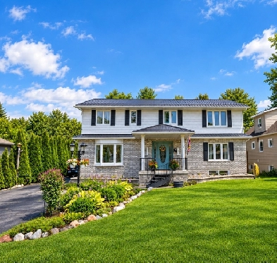 North Bay Private Sale – 5 Bed Home Across from Lake Nipissing –