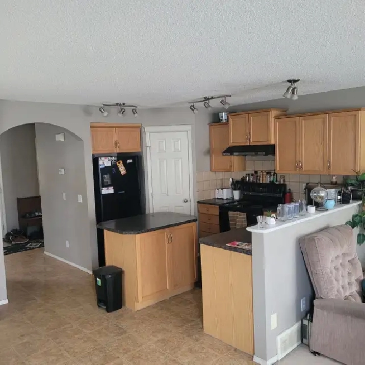 Room for Rent,shared,Warm private,Mature,Pets?$750