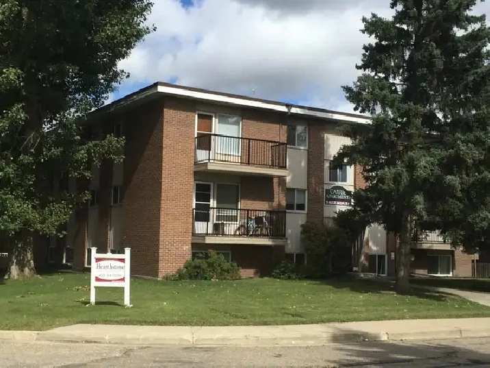 1 Month Free! Spacious 1 Bed Apartment in Riverside Meadows!