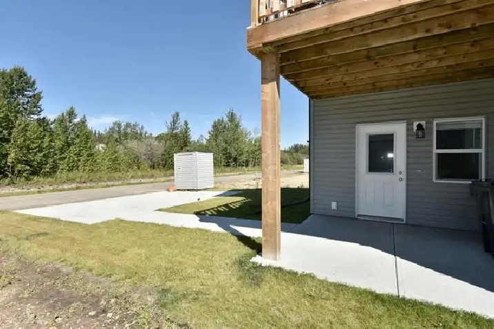 ⭐ONE MONTH FREE⭐ 2 Bed Lower Suite with Walk-Out Patio in Sylvan