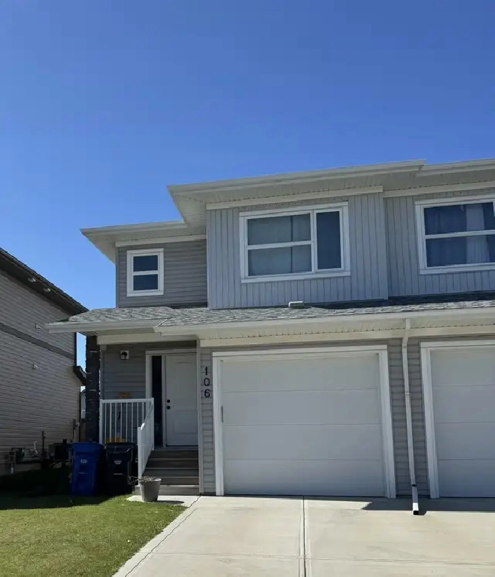 ⭐ONE MONTH FREE⭐ Duplex in Blackfalds with GARAGE and PET FRIEND