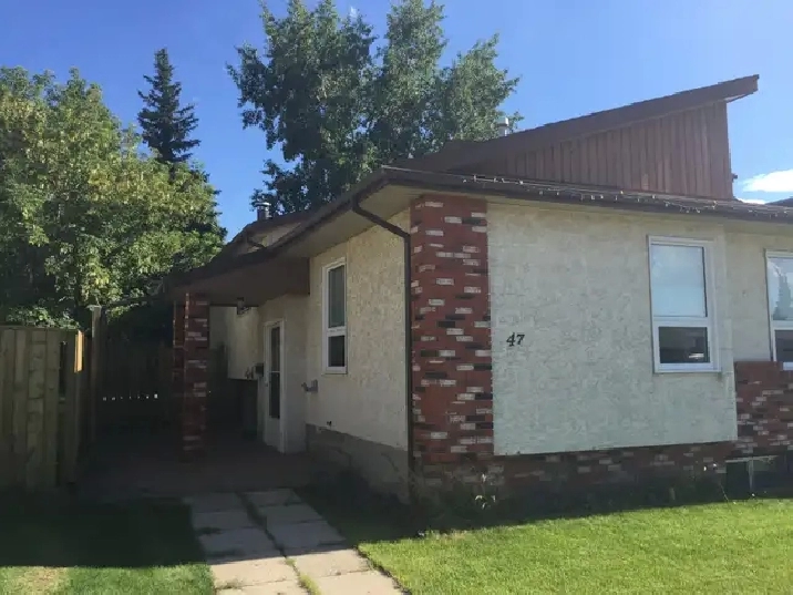 Charming 4-Bedroom Duplex in Red Deer