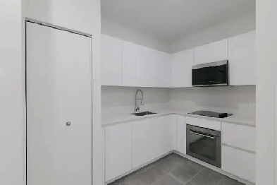 renovated 1-bed apartment near Concordia Loyola - ID 2982