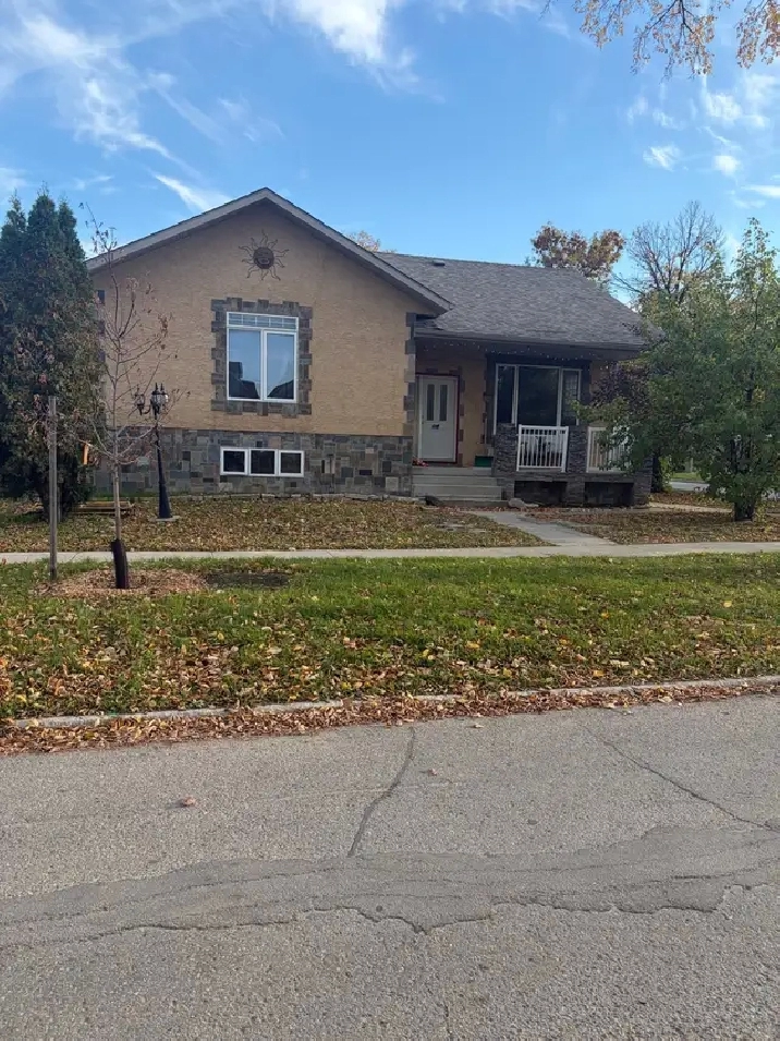 . 686 Garwood main floor duplex for rent $2195.00