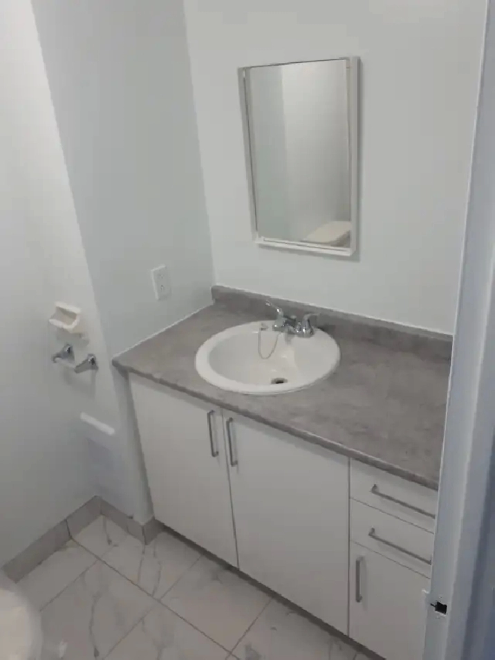 Très Bel Appartement 3 1/2 à Louer - DDO - Aussi 4 1/2