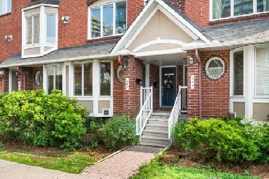 Spacious 2 Level , 2 Bedroom Stacked Townhome - West Centretown