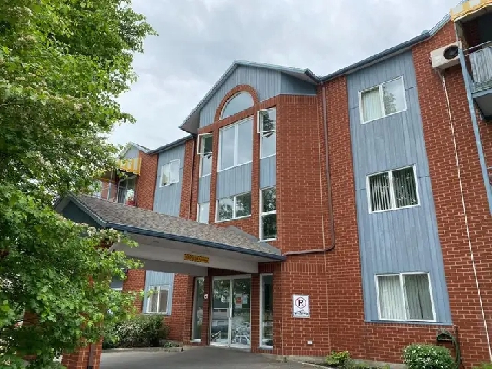 Appartement 3 1/2 et 4 1/2 pour 55 ans et   au Cap-de-la-Madelei